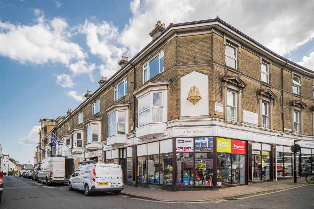 Additional image 3 of 1 bed flat for saleCowes, Isle Of Wight PO31