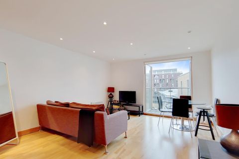Waterfront Docklands Apartment, Canary Wharf E14