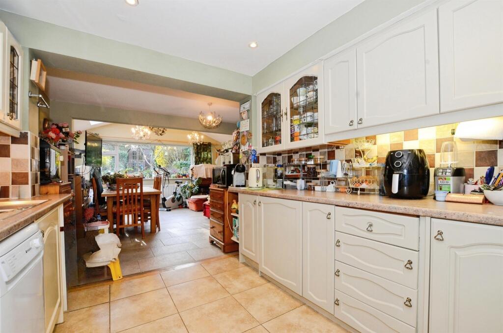 Wroxham Way, Harpenden photo 2