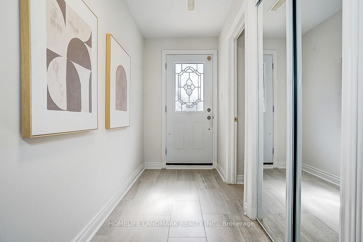 Additional image 2 of 40 Henderson Drive, Aurora, ON, L4G 3L2
