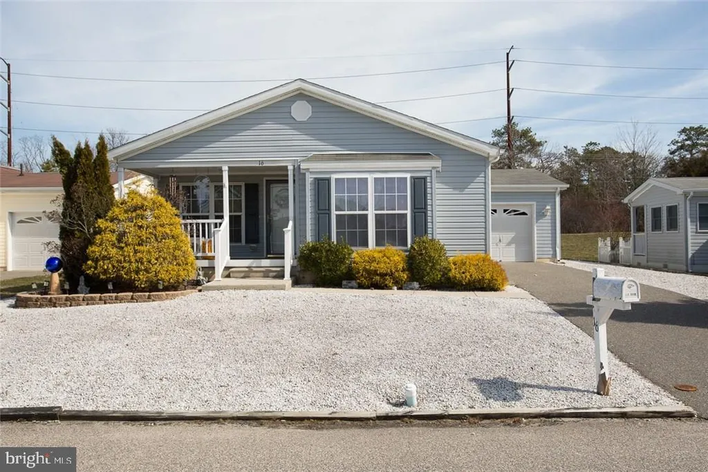 16 Perrys Lane, Manahawkin, NJ 08050