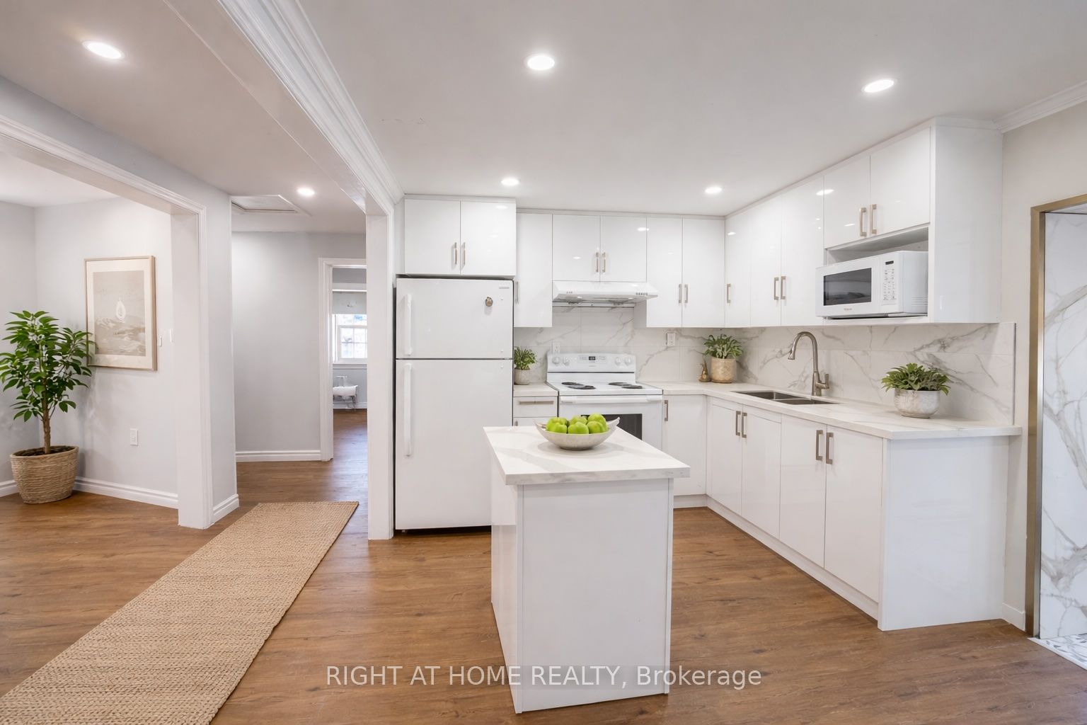 215 B Queen Street, Mississauga, ON, L5M 1L6