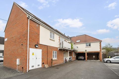 Elms Place, Botley OX2