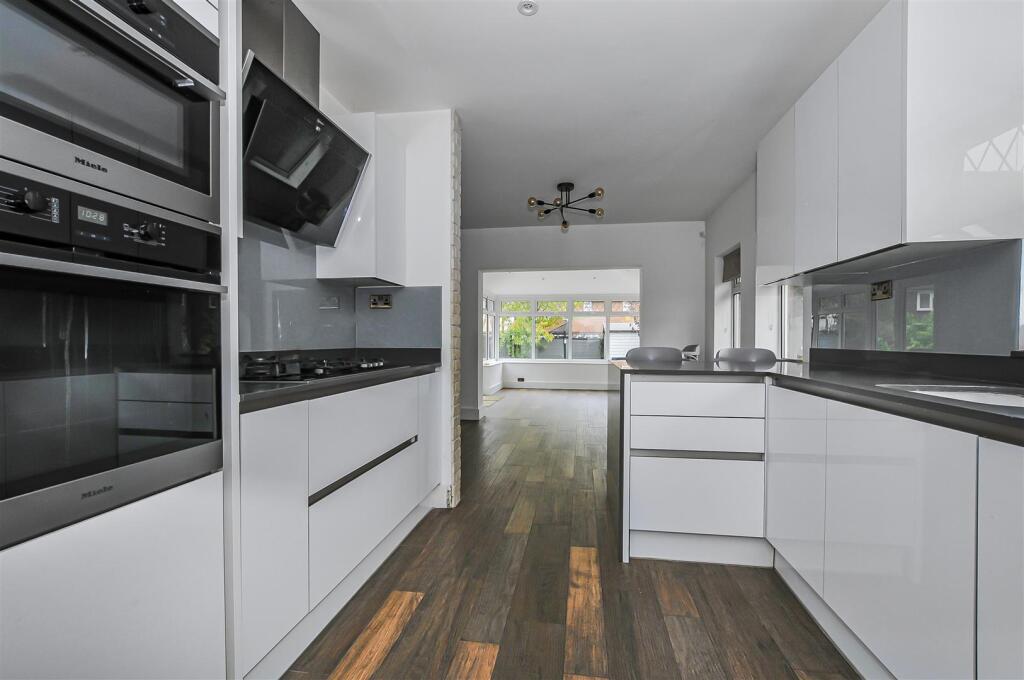 Hazel Road, Park Street, St. Albans photo 5