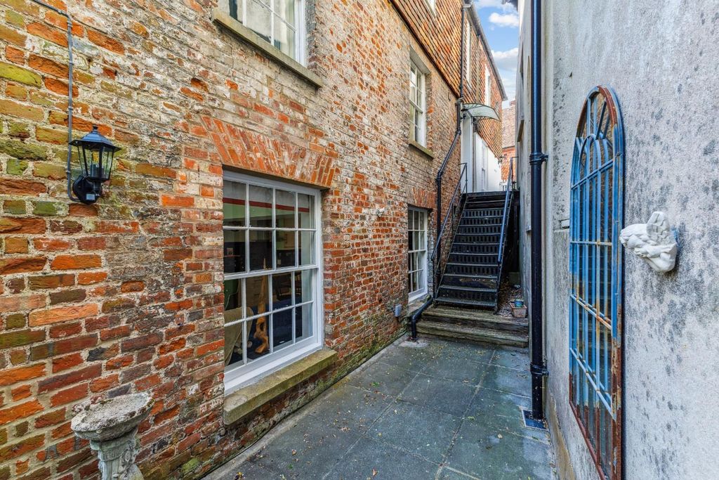 Additional image 13 of 2 bed maisonette for saleSt. Nicholas Road, Salisbury SP1
