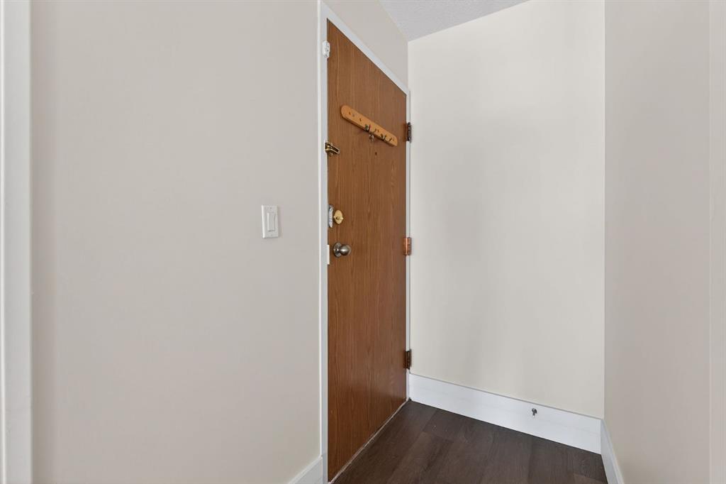 Additional image 4 of 315-335 Garry Crescent NE, Calgary, AB, T2K 5X1
