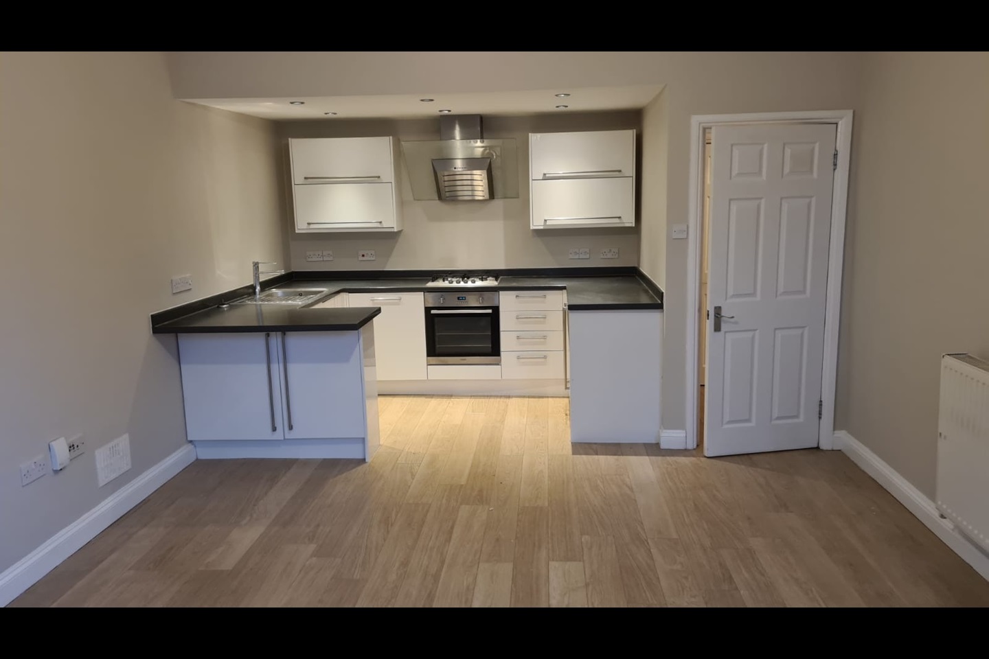 1 Bed Flat, Belgrave Road, BS8, N1 7GU photo 2