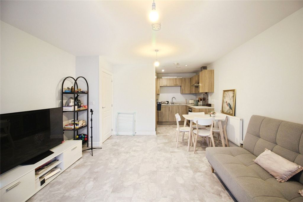 Additional image 4 of 1 bed flat for saleOscar Wilde Road, Reading RG1
