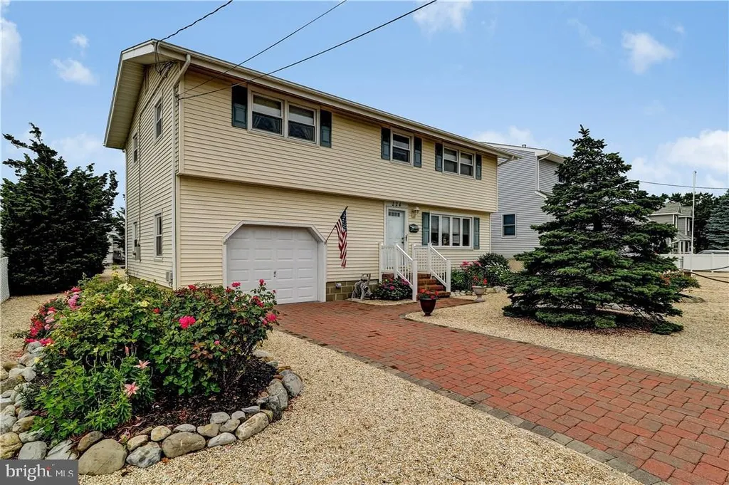 224 W 11th Street, Ship Bottom, NJ 08008