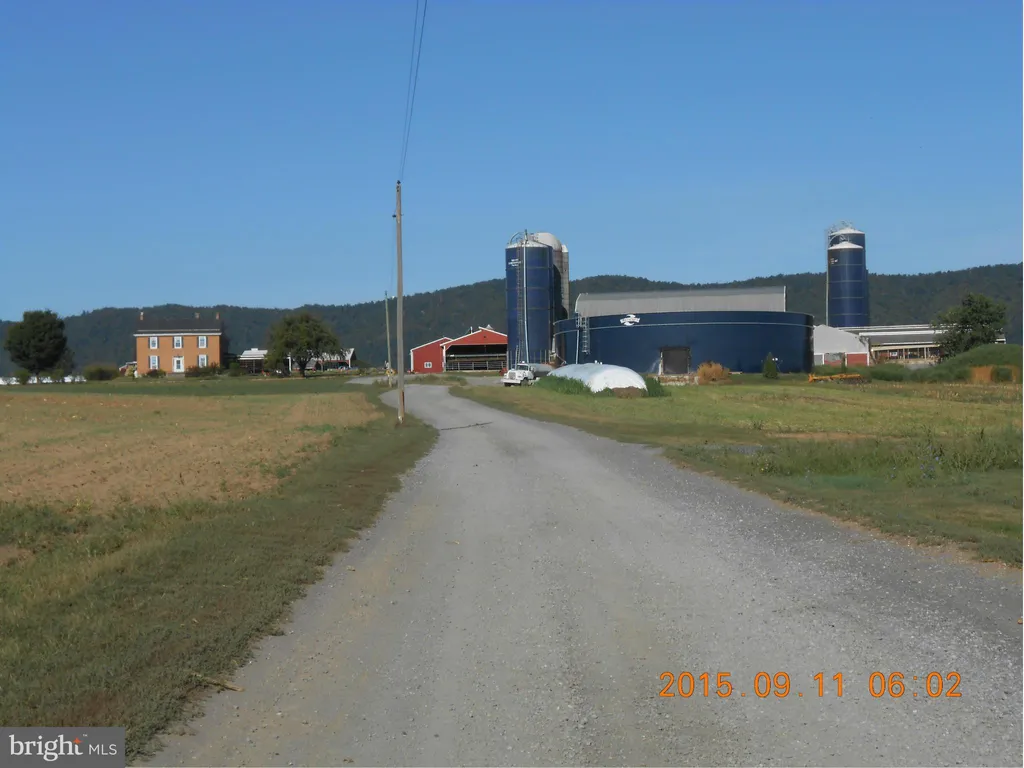 8069 Corner Road, Mercersburg, PA 17236