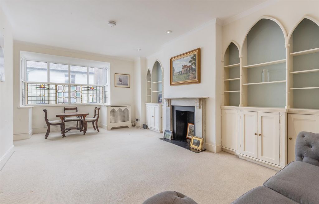 Additional image 2 of 2 bed flat for saleCowes, Isle Of Wight PO31