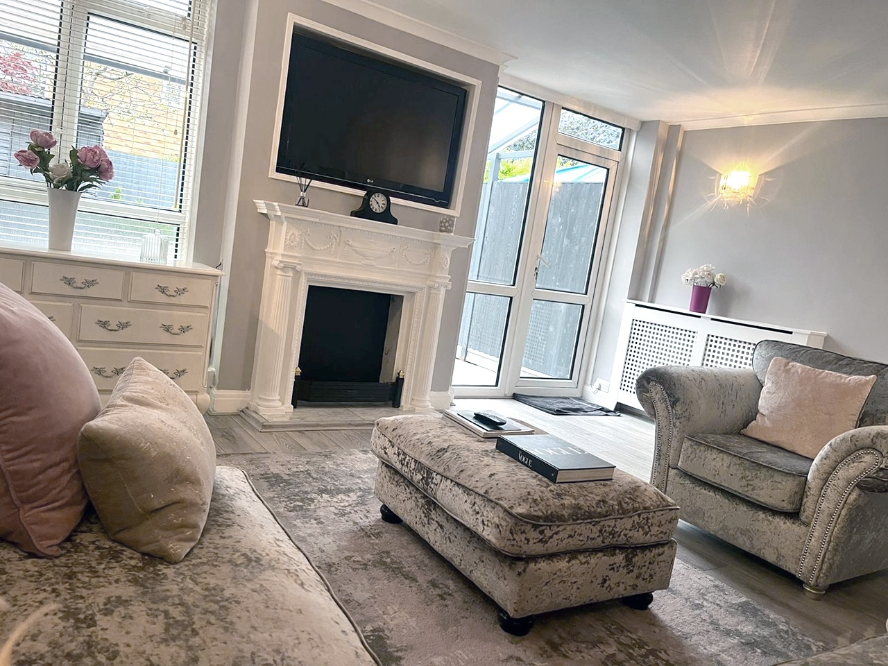 2 Bed Terraced House, Dunston Road, SW11, N1 7GU