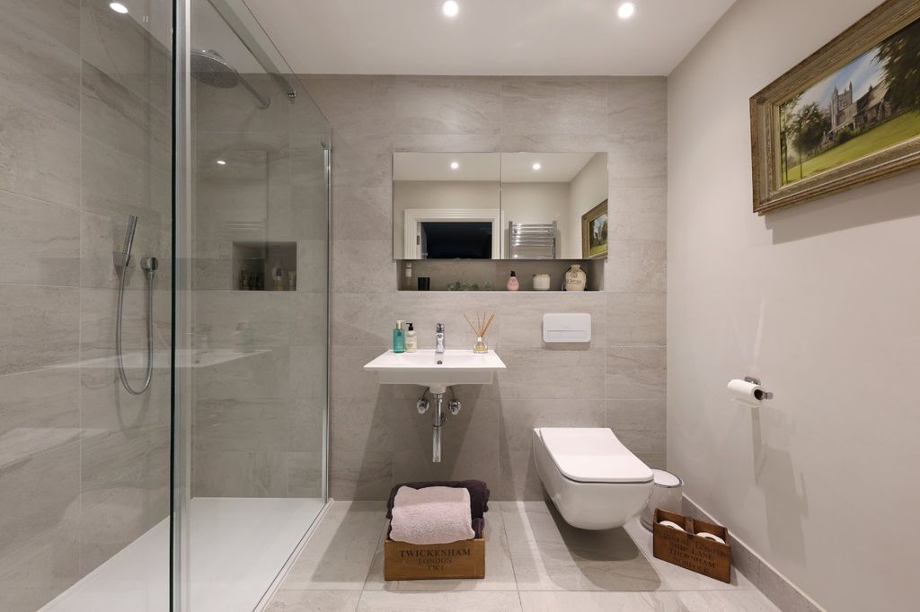 Additional image 13 of 2 bed flat for saleGlen Island, Taplow, Buckinghamshire SL6