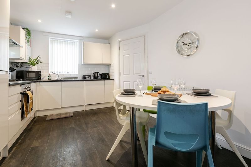 4 Bed Terraced House, Stanley Rd, L5, N1 7GU photo 3
