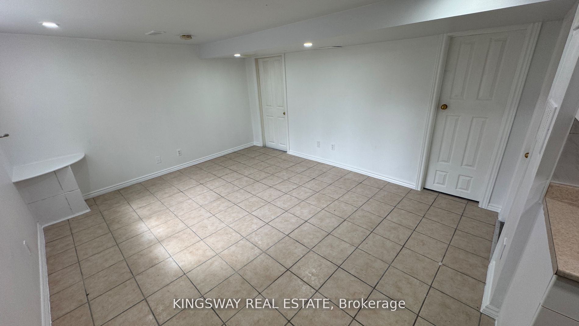 (Lower Level-65 Park Crescent, Richmond Hill, ON, L4E 3J5