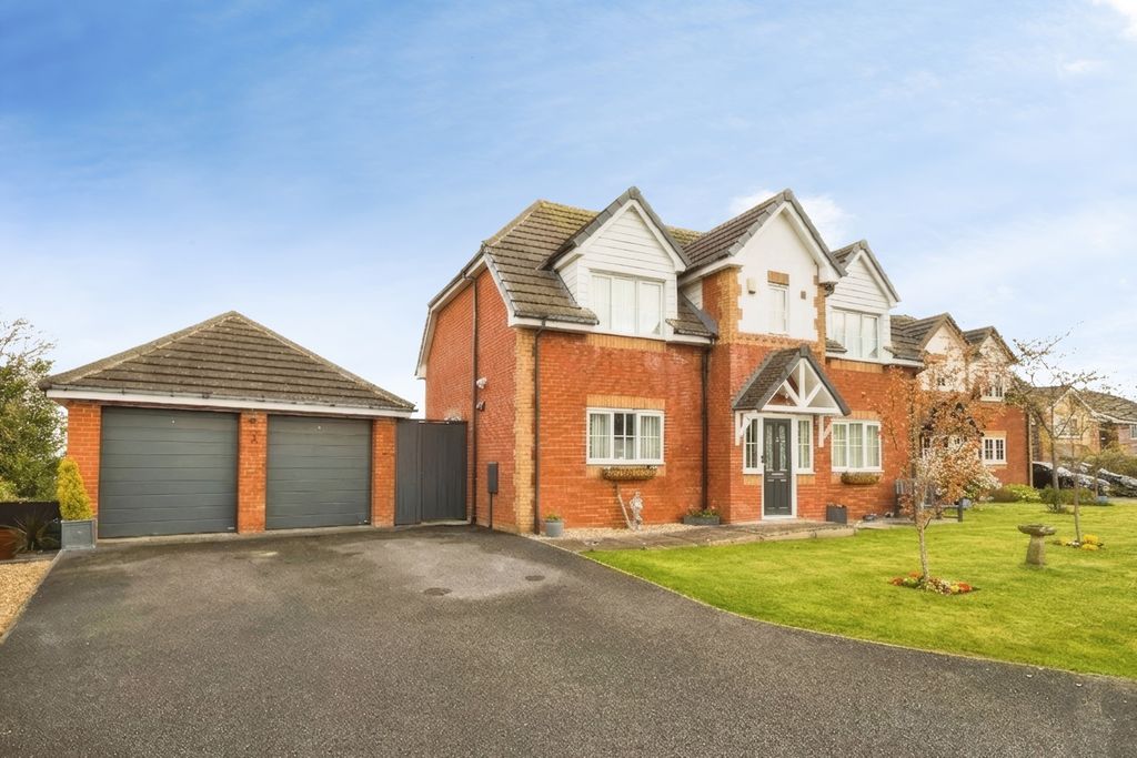 5 bed detached house for saleLlys Y Graig, Bryn-Y-Baal, Mold, Flintshire CH7