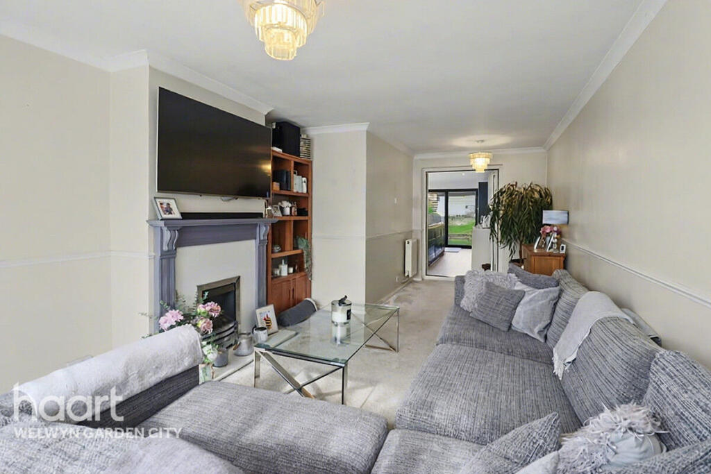 Gorse Close, Hatfield photo 4