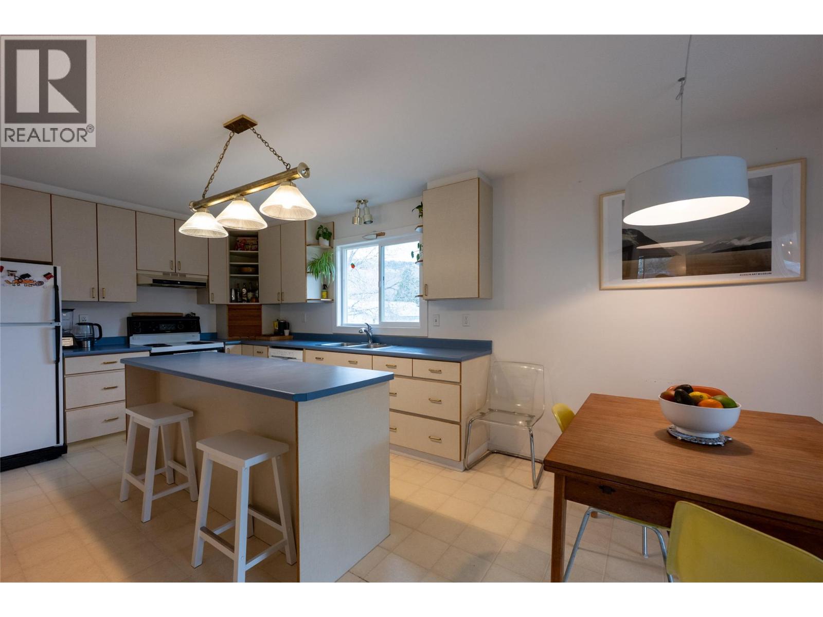 Additional image 6 of 688 Sun Valley Drive, Kamloops, BC, V2B6S4