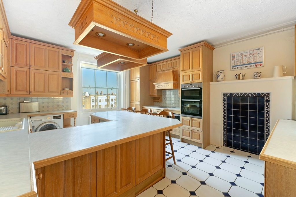 Additional image 10 of 4 bed flat for salePalmeira Square, Hove BN3