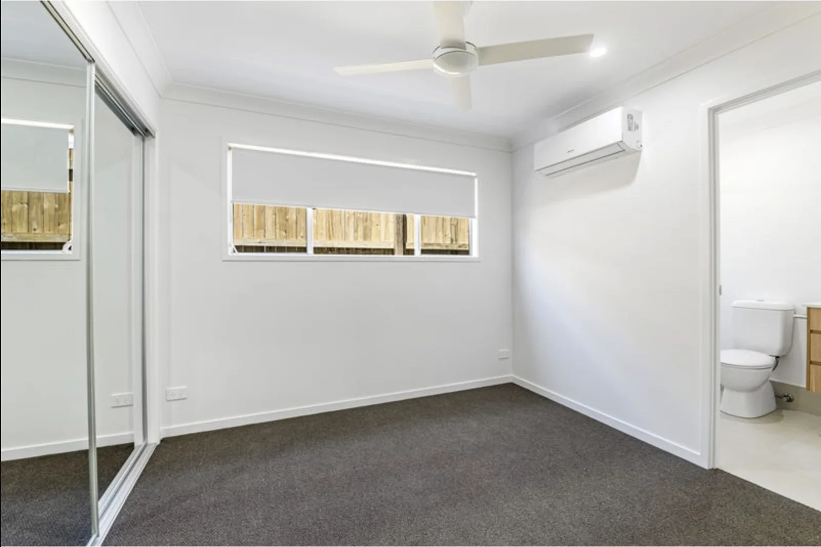 10 Waterway Crescent, Hillcrest QLD 4118 photo 4