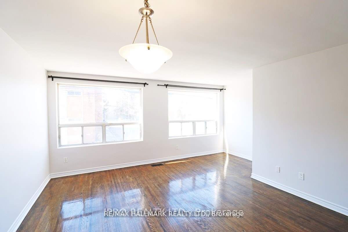 1237E Woodbine Avenue, Toronto, ON, M4C 4E5