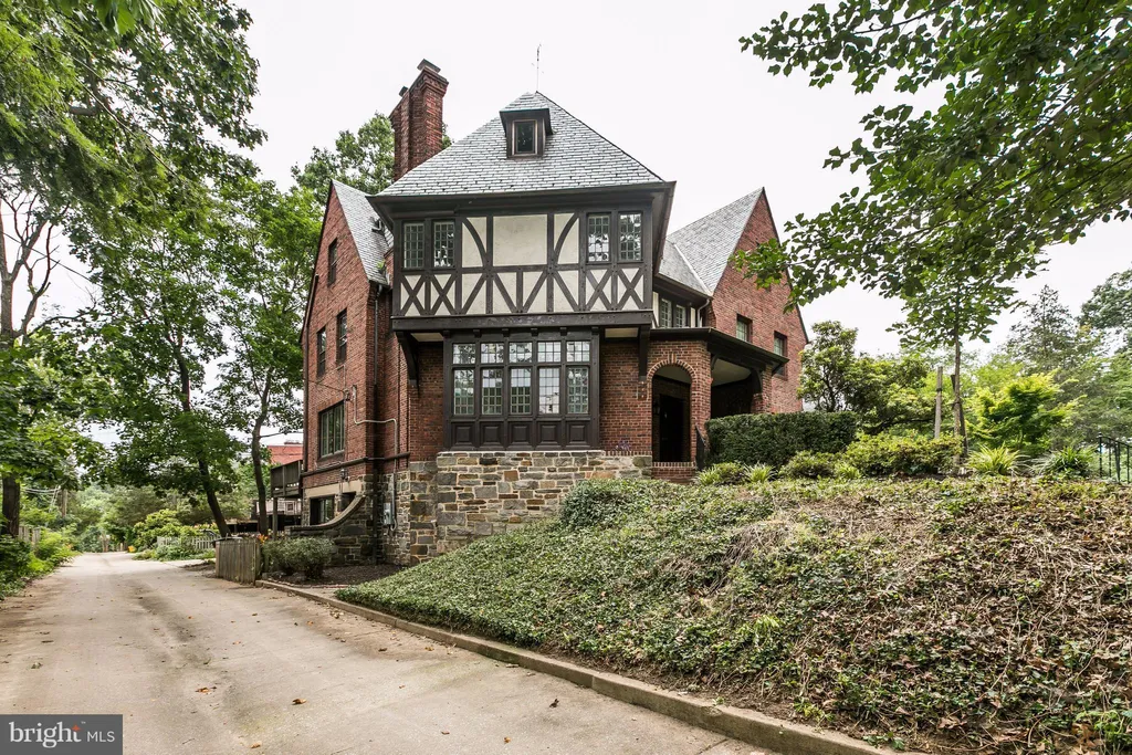 213 Tuscany Road, Baltimore, MD 21210