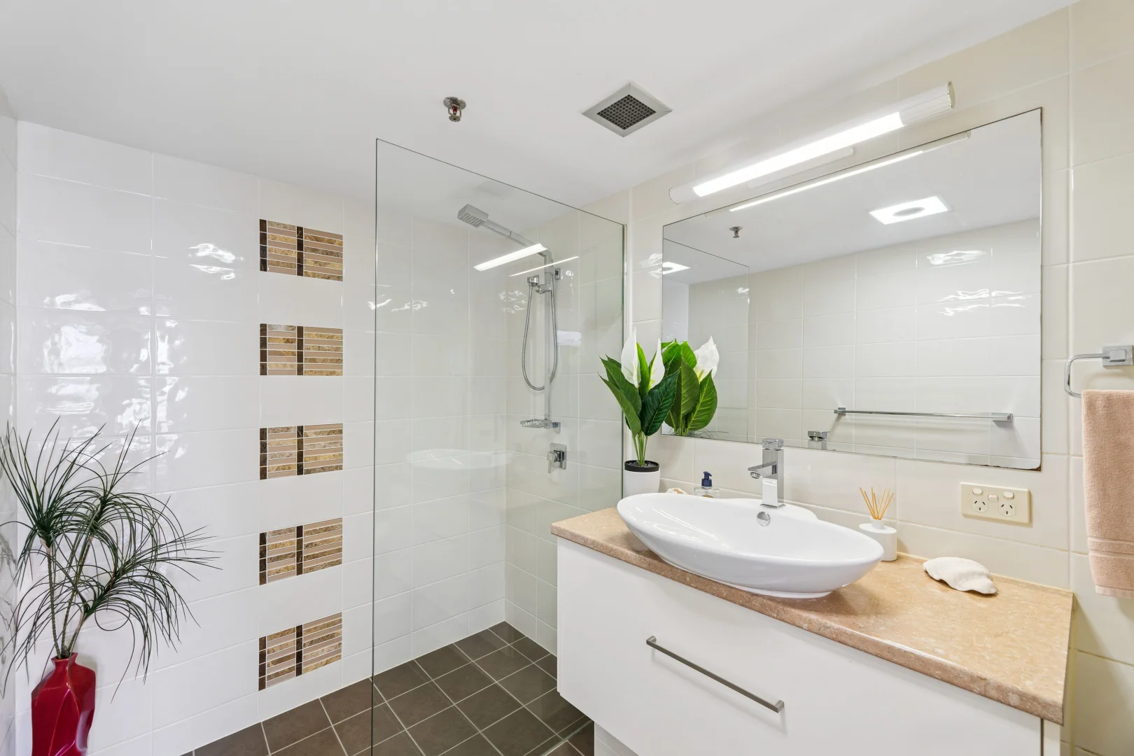 Additional image 13 of 25D/30 Laycock Street, Surfers Paradise QLD 4217