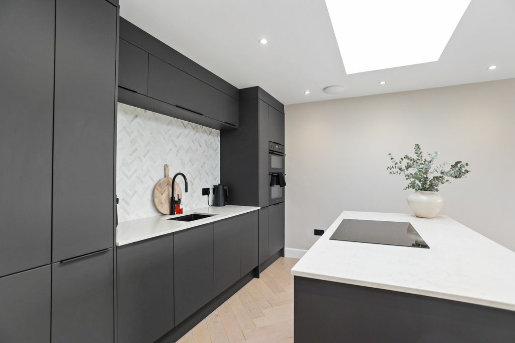 Additional image 6 of 3 bed bungalow for sale11 Marionville Park, Edinburgh EH7
