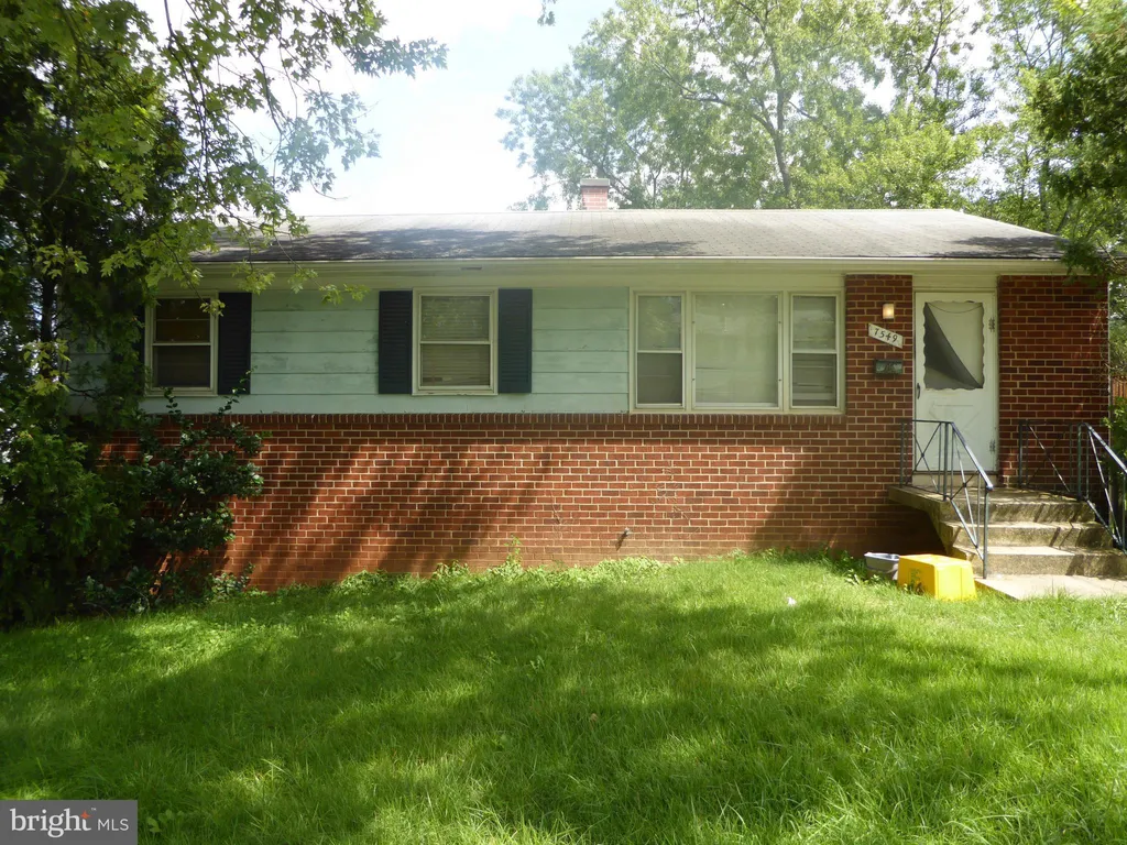 7549 Newberry Lane, Lanham, MD 20706