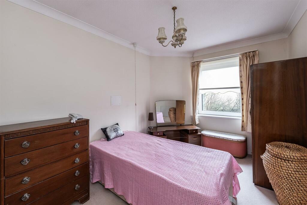 Roundwood Lane, Harpenden photo 5