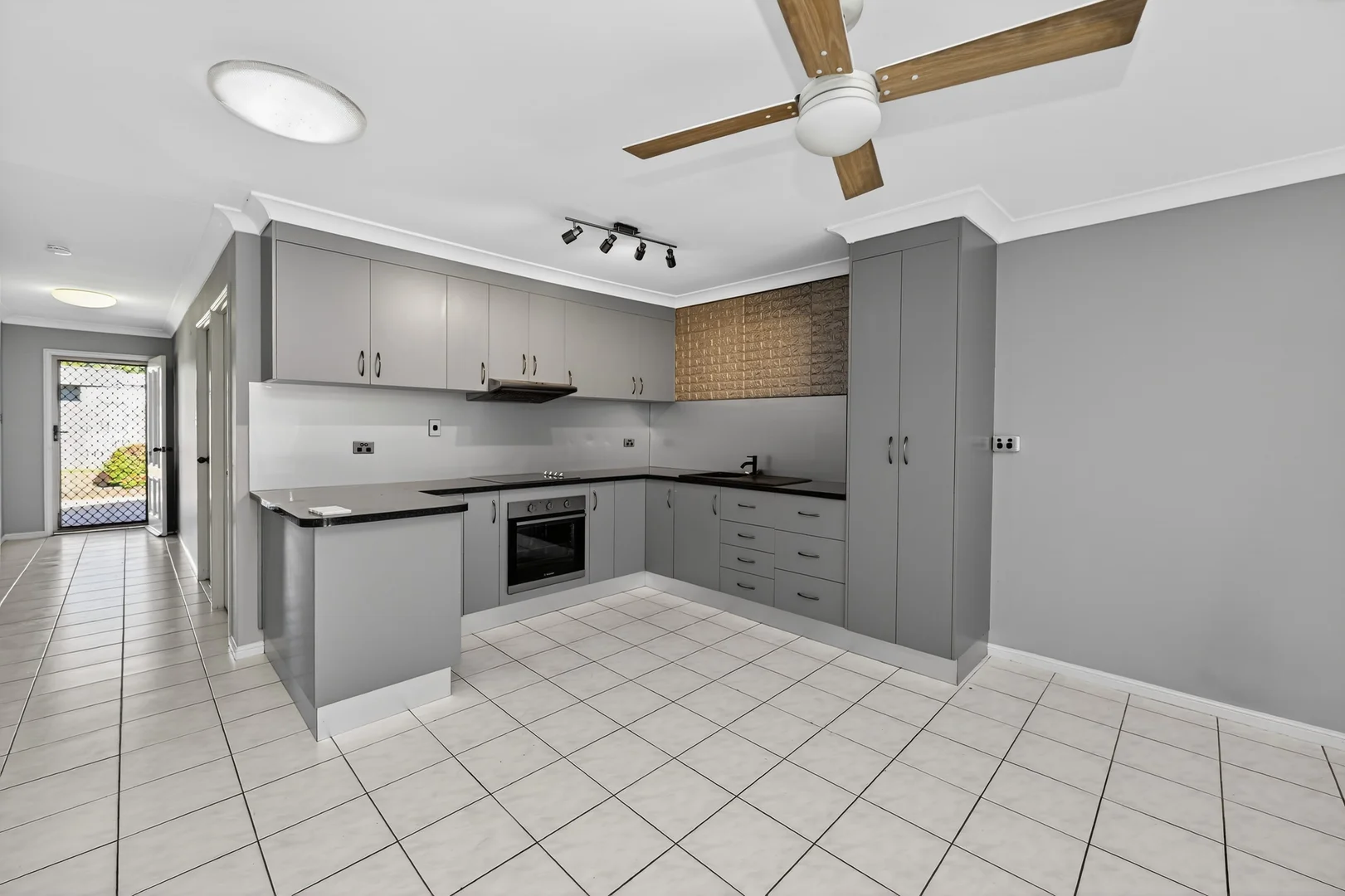 Additional image 8 of 2/36 Bayswater Road, Hyde Park QLD 4812