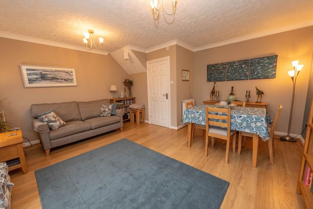3 bed terraced house for saleAshdown Fields, Chartham CT4 photo 4