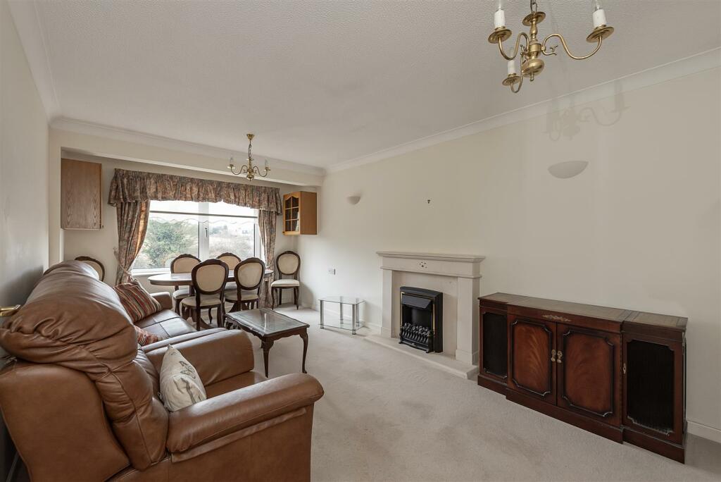 Roundwood Lane, Harpenden photo 2
