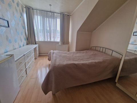 Tempest Road, Room 1, Leeds LS11, Room to rent