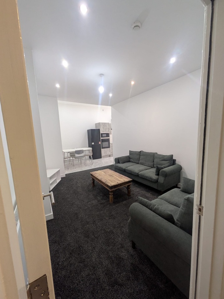2 Bed Flat, Great Hampton Street, B18, N1 7GU photo 3