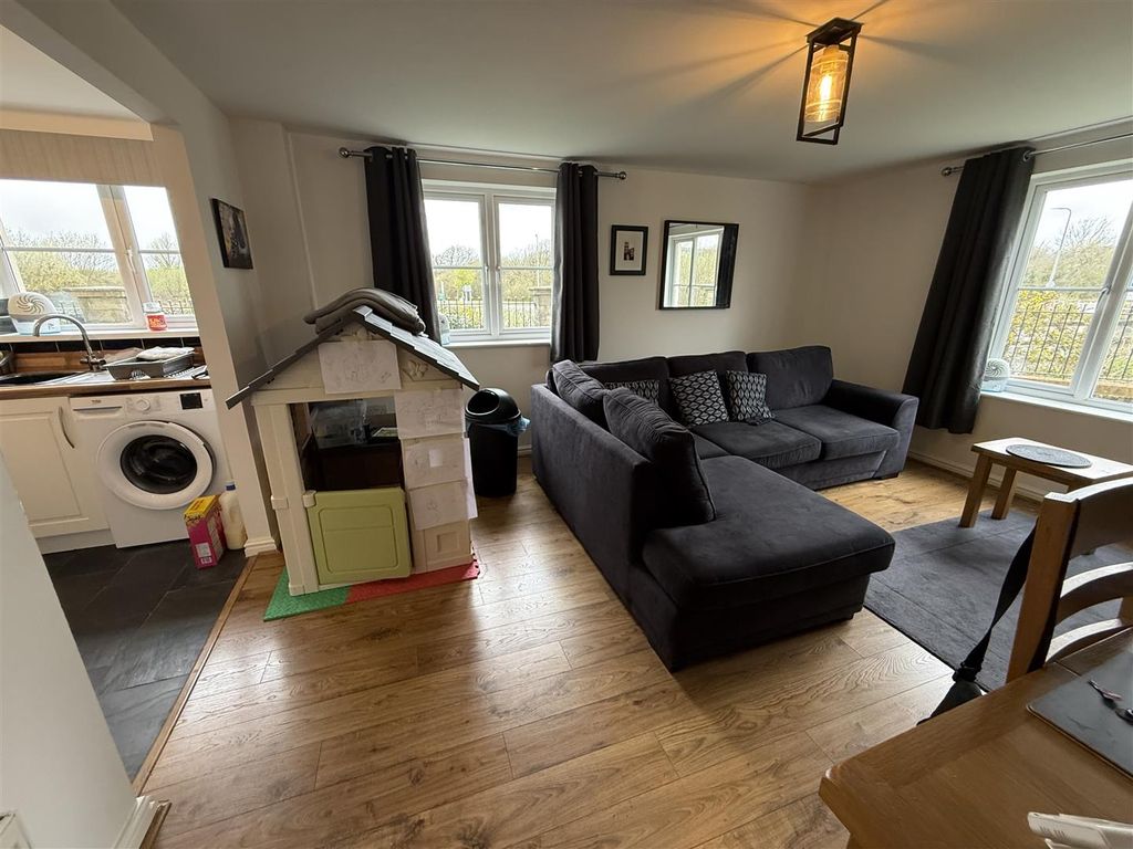 Additional image 12 of 2 bed flat for saleRhodfa'r Ceffyl, Ffoslas, Kidwelly SA17