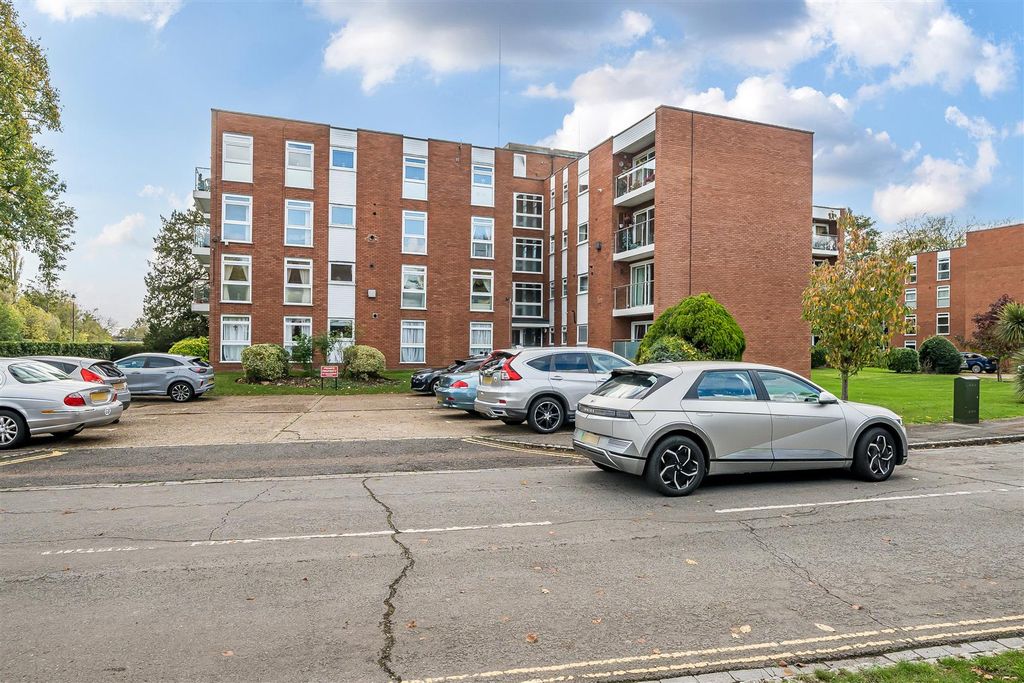 2 bed flat for saleRiverine, Grosvenor Drive, Maidenhead SL6