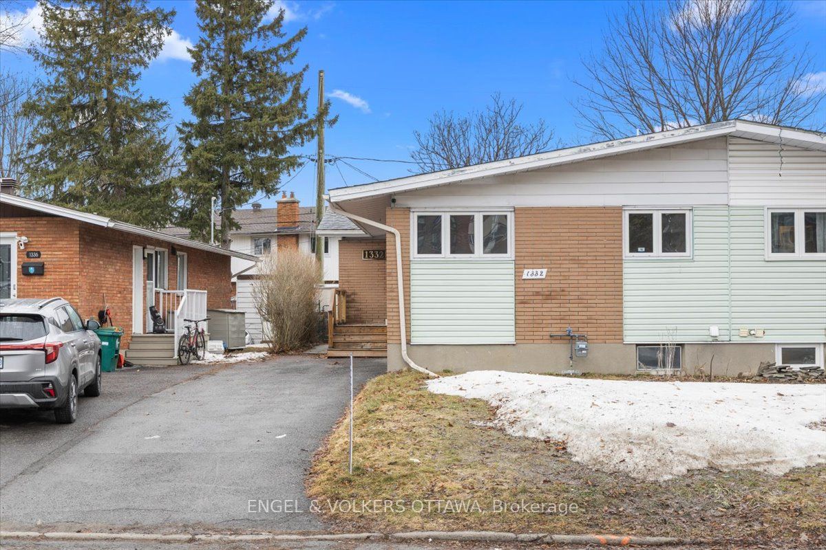 1332 Henry Farm Drive, Ottawa, ON, K2C 2E4