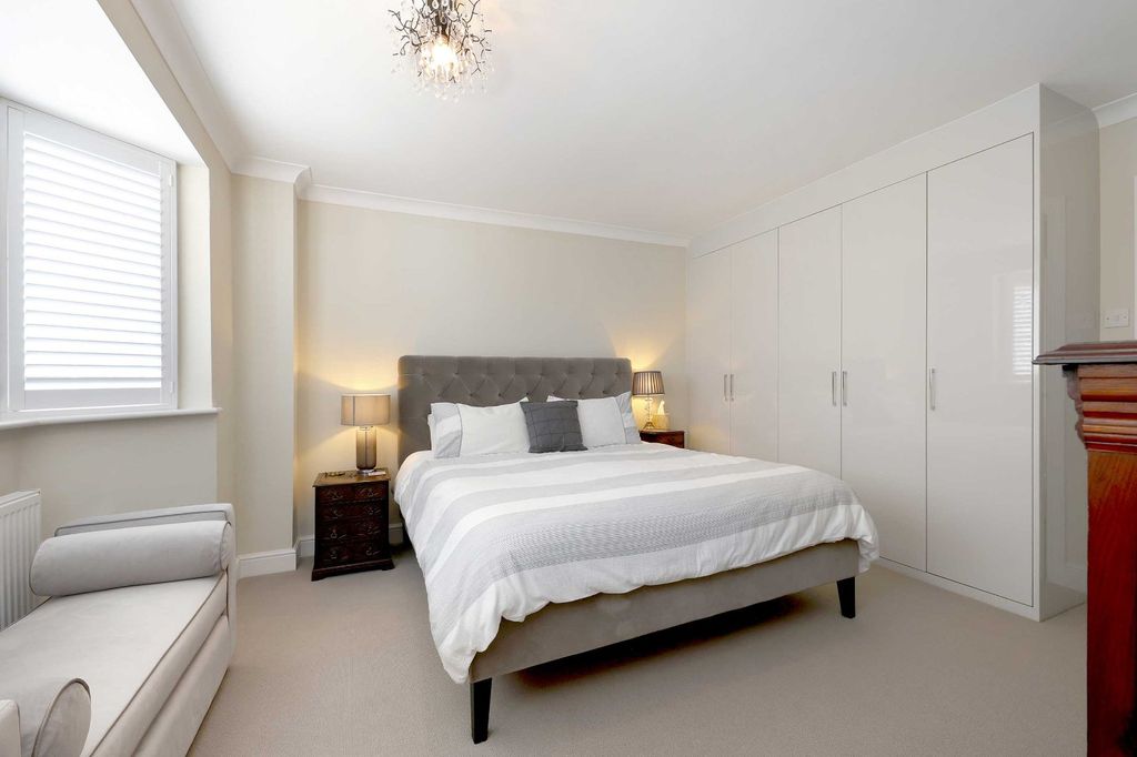 Additional image 7 of 4 bed flat for saleGrove Road, Beaconsfield, Buckinghamshire HP9