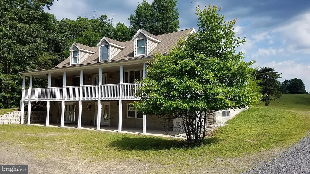 2289 Potomac Road Unit LOWER LEVEL Unit LOWER LEVE, Berkeley Springs, WV 25411