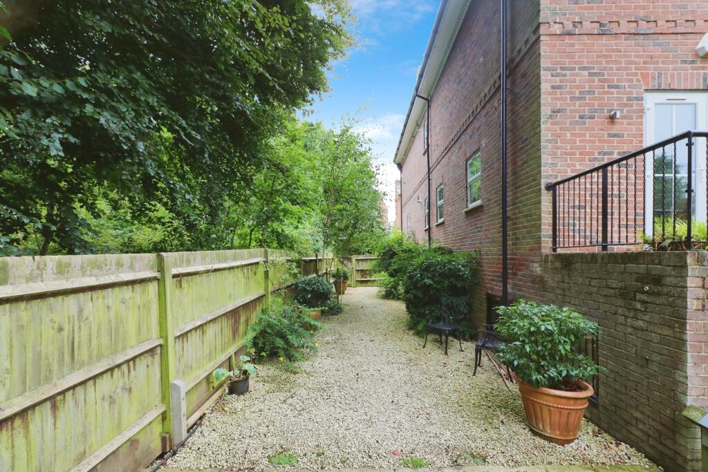 Additional image 24 of Wendover Lodge, Welwyn, Herts, AL6