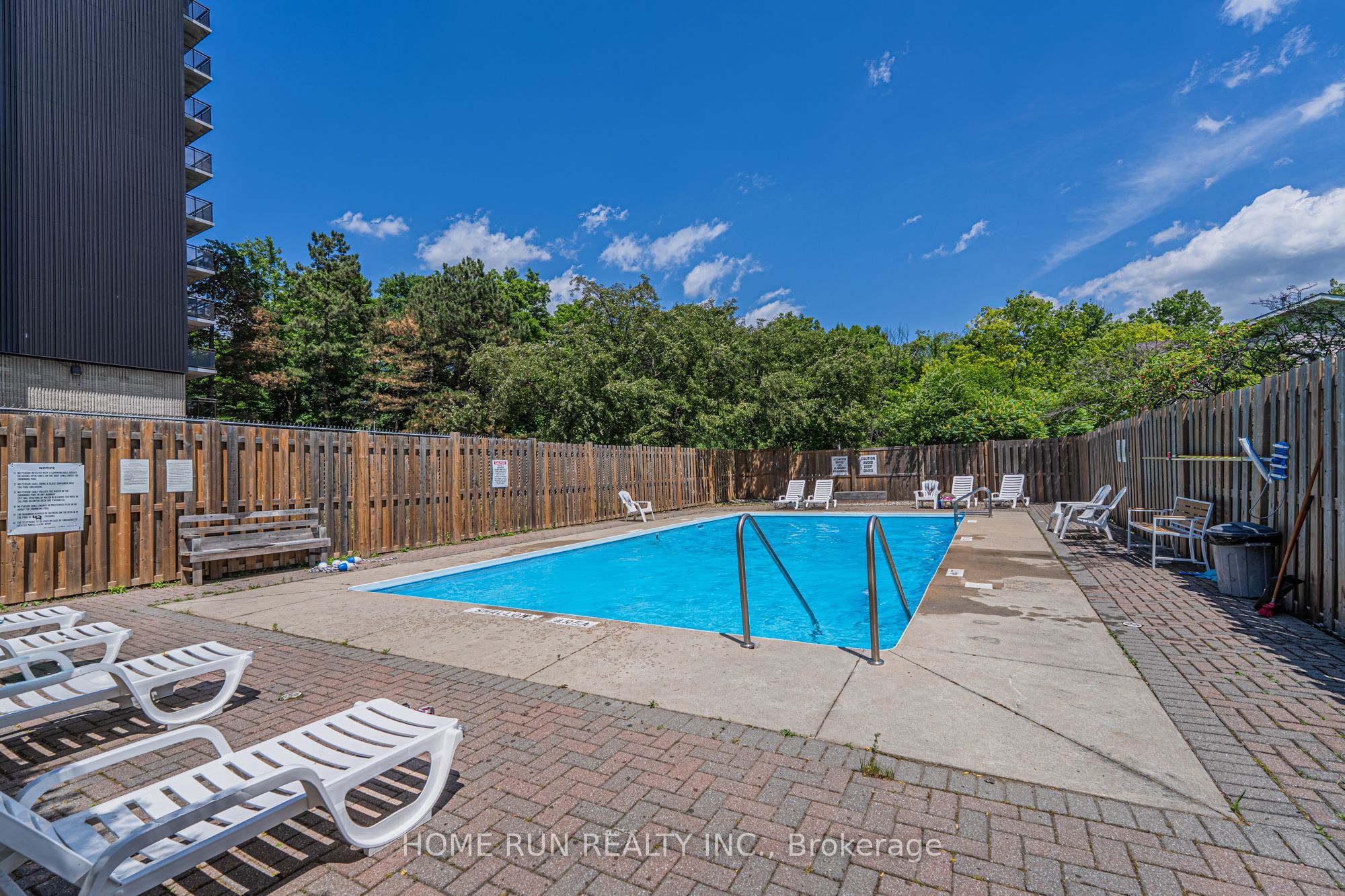 Additional image 6 of 1111-555 Brittany Drive, Ottawa, ON, K1K 4C5
