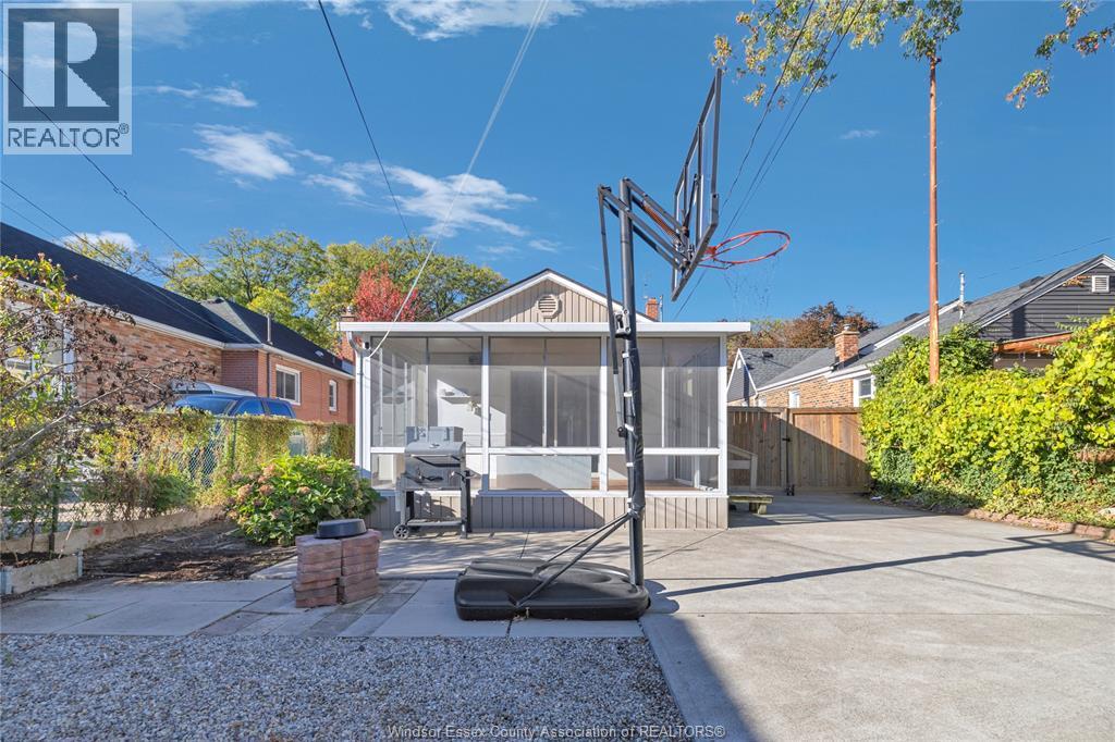 914 Thompson Boulevard, Windsor, ON, N8S2G8 photo 4