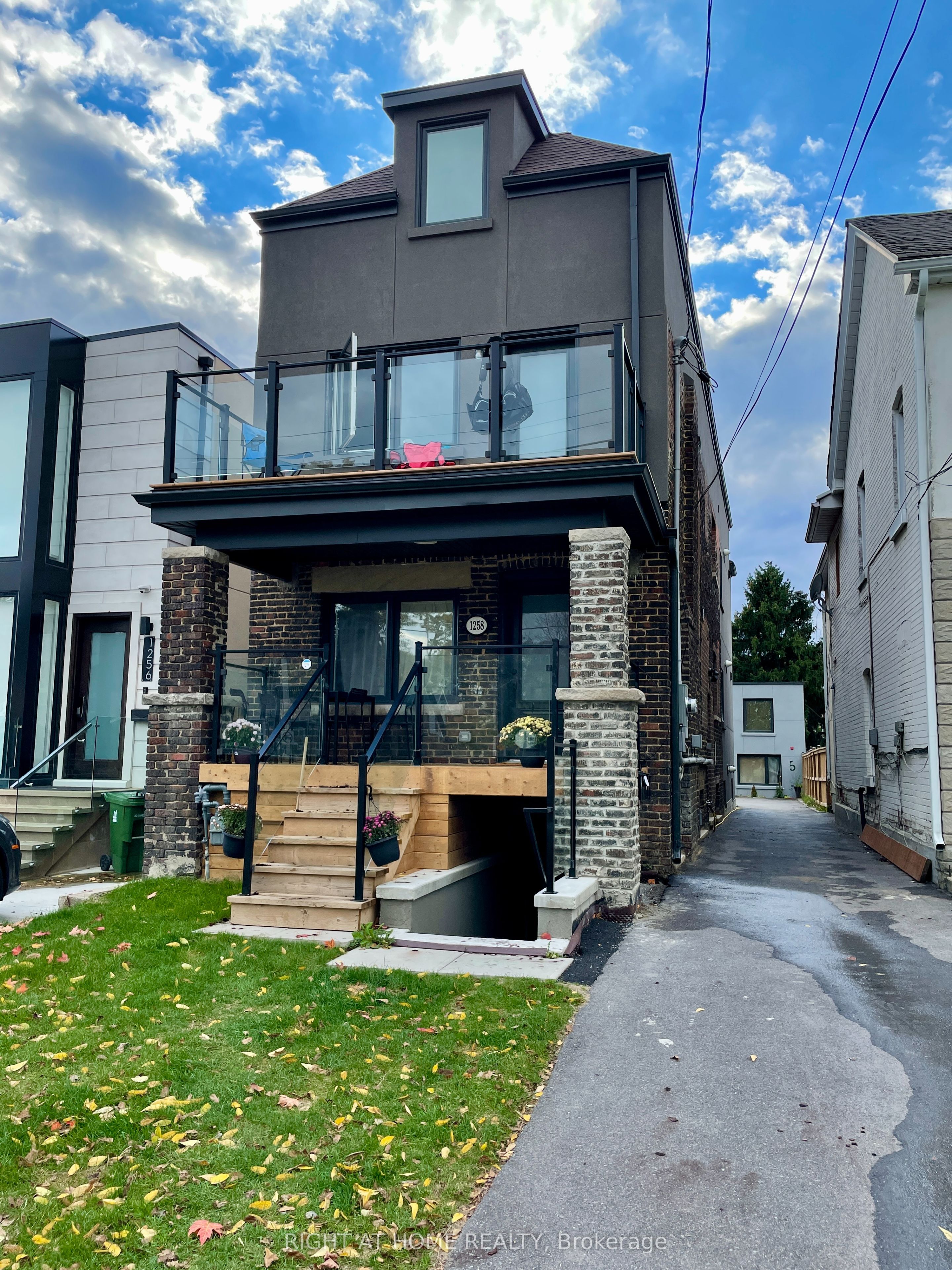 4-1258 Broadview Avenue, Toronto, ON, M4K 2T4
