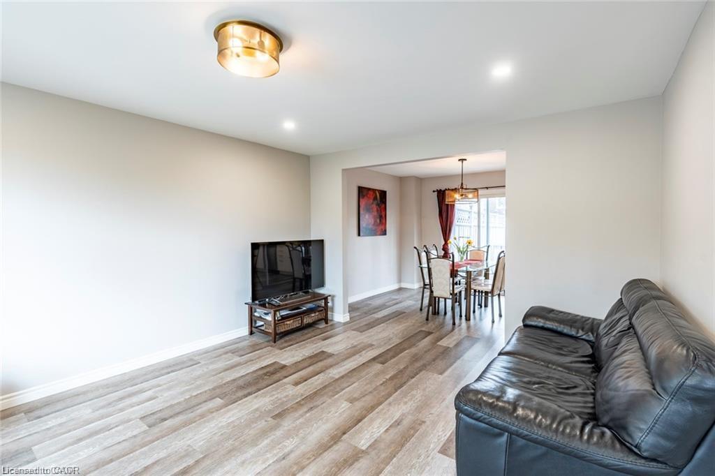 Upper-72 Ingleside Drive, Kitchener, ON, N2M 2G8 photo 4