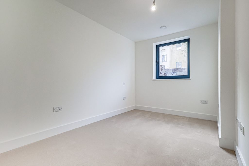 Additional image 6 of 1 bed flat for saleHigh Street, Rayleigh SS6