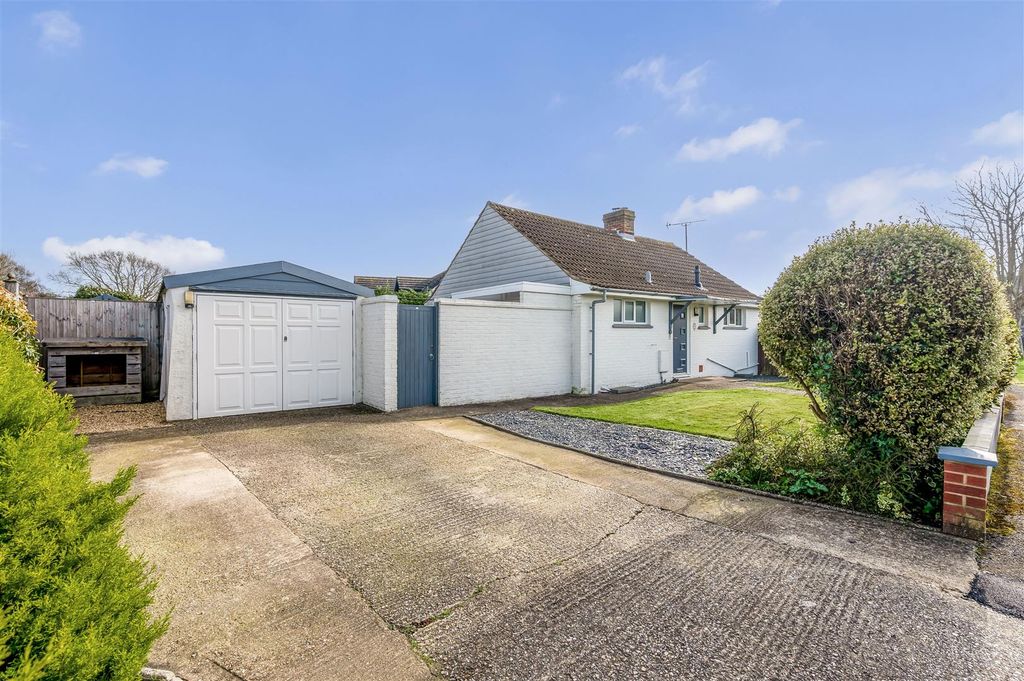 2 bed detached bungalow for saleSpringfield Close, Birdham, Chichester PO20