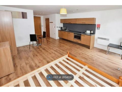 Vallea Court, Manchester M4, Studio to rent