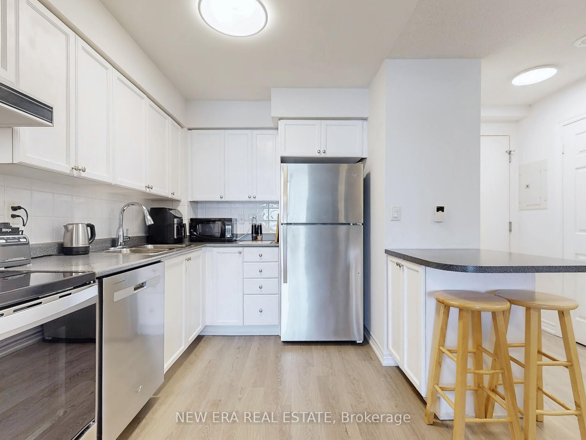 Additional image 6 of 923-3888 Duke Of York Boulevard, Mississauga, ON, L5B 4P5