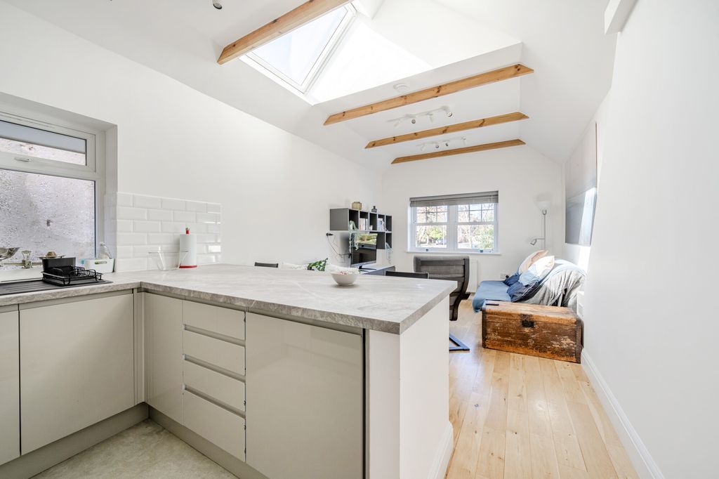 Additional image 7 of 6 bed detached house for saleLyonsdown Avenue, New Barnet EN5